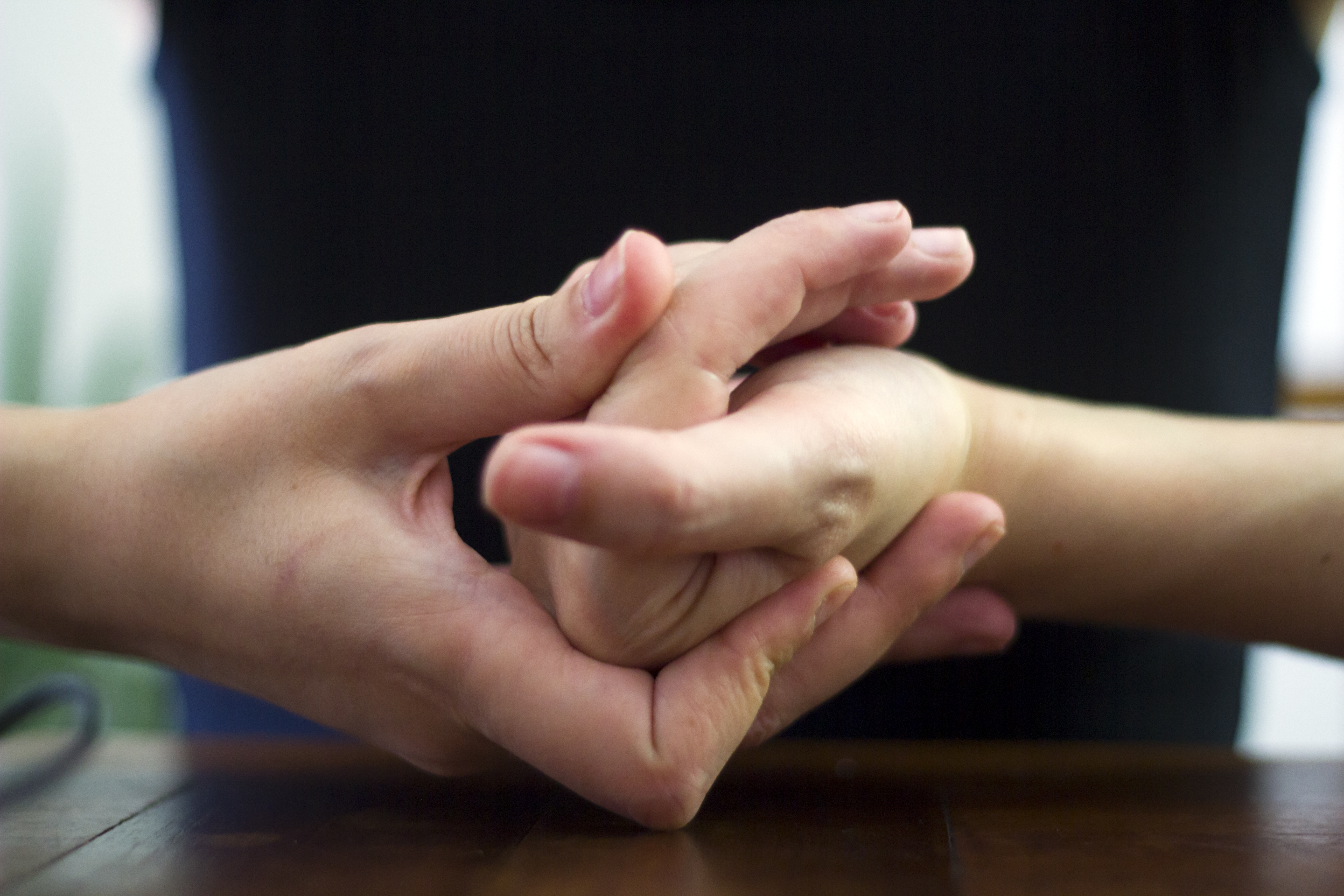 Will Cracking Your Knuckles Cause Arthritis? | UAMS Health